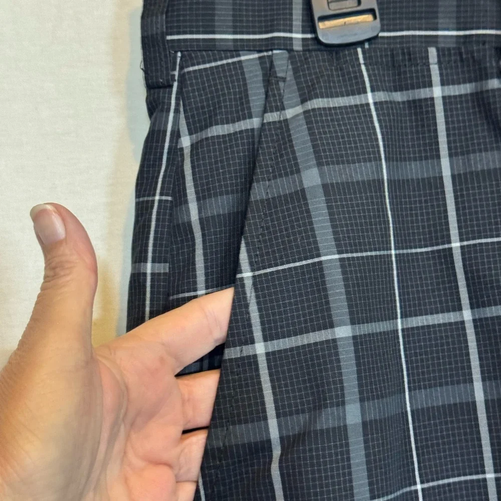 G-44 Men’s PGA Tpur Black Gray & White Plaid Summer Shorts‎ Size 36